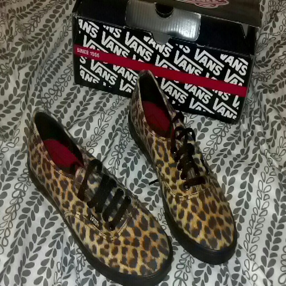 Womens Cheetah Vans NIB!