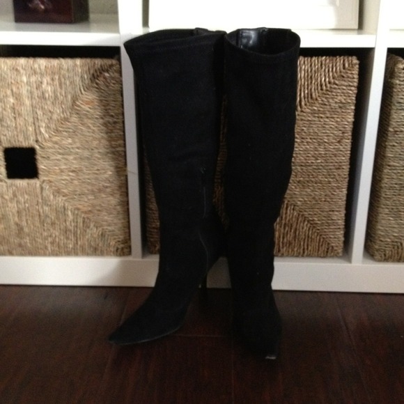 🔴SOLD IN A BUNDLE🔴Black Suede BCBG lace up Boots - Picture 2 of 4
