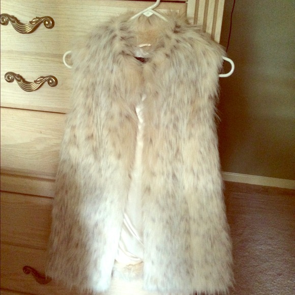 Rachael Zoe XS Faux Fur Vest Beautiful NWOT