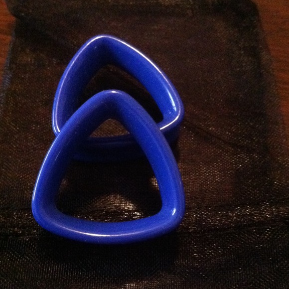 1" blue triangle shaped tunnels