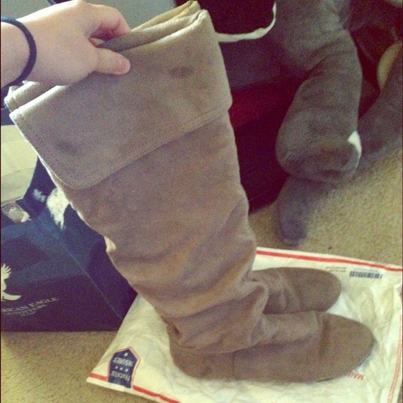 Beige slouch suede boots!
