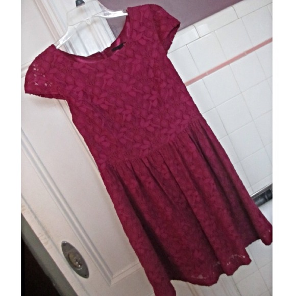 Kensie Lace Dress - Picture 2 of 3