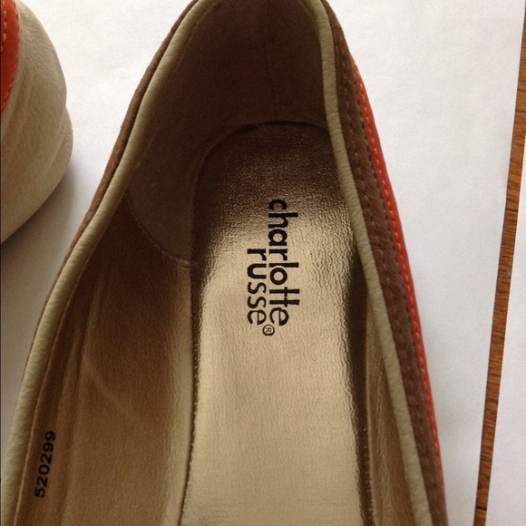 Beige flats - Picture 2 of 3