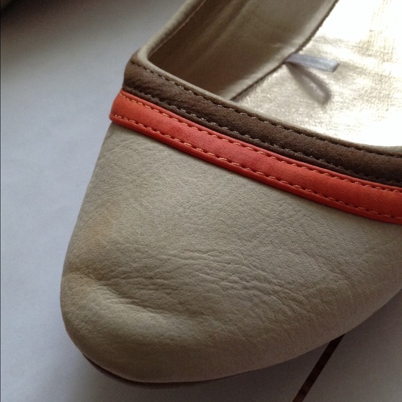 Beige flats - Picture 3 of 3