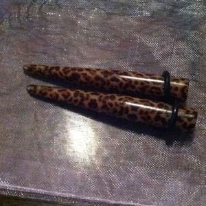 0g leopard print tapers