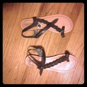 cute braided sandals that hug your toe!