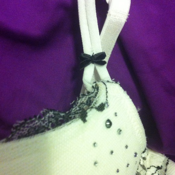 VICTORIAS SECRET BRA - Picture 3 of 4