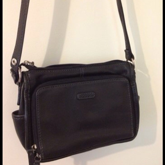 🎁SOLD on Tradesy🎁Fossil Leather organizer/wallet