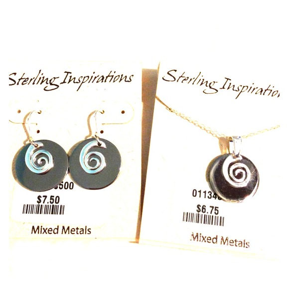 Silver necklace and earring set - Picture 1 of 1