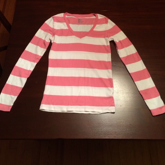 SOLD!! Pink and white long sleep v-neck shirt