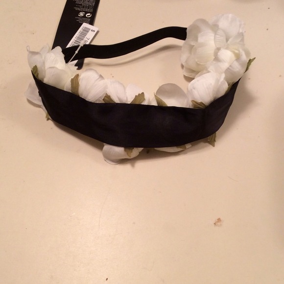 ❌SOLD❌ Floral headband - Picture 3 of 4
