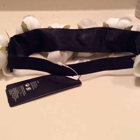 ❌SOLD❌ Floral headband - Picture 4 of 4