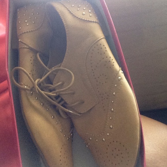 Tan color silver studded Cambridge shoes