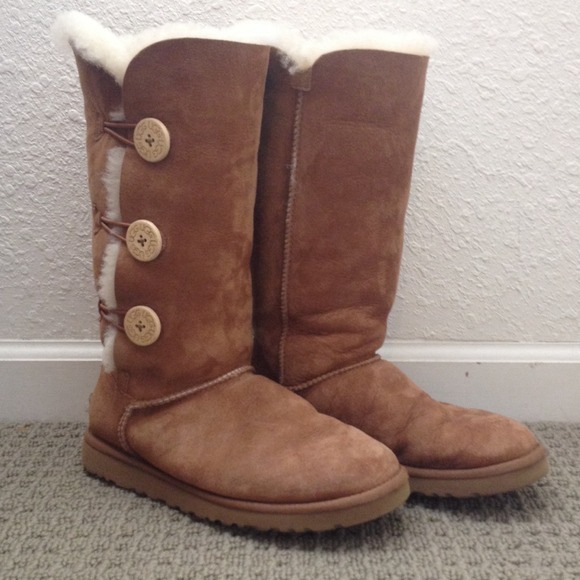 🚫HOLD🚫 UGG Australia Chestnut Button Boot