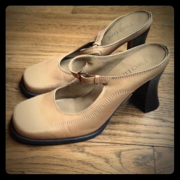 Light brown leather heels, very artsy