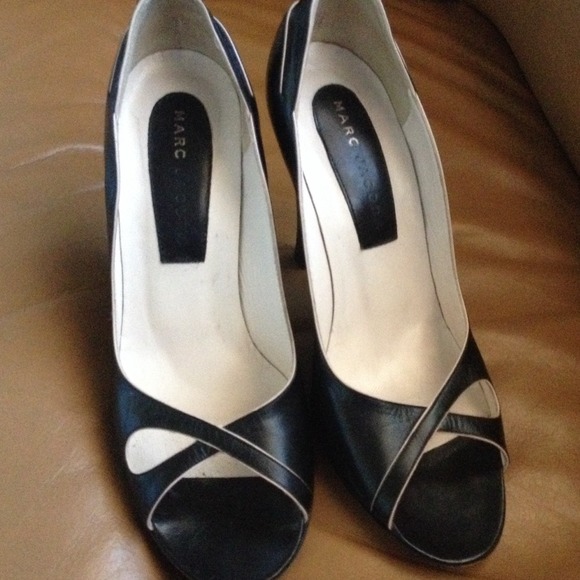 Sexy black Marc Jacobs heels too tight for me