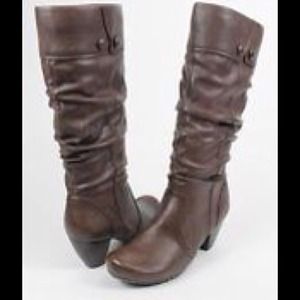 🎉NEGOTIABLE🎉SLOUCHY brown boots By beartrap