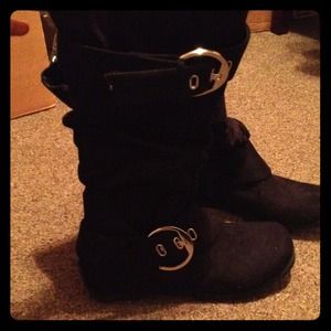 Cute Faux Suede Black Boots w/ Silver Buckles💁💕