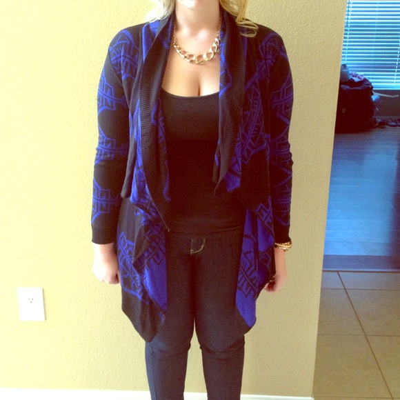 🚫Sold🚫Black and electric blue Aztec cardigan