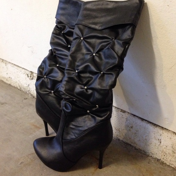 Boot - Picture 2 of 2