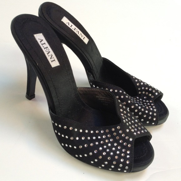 🚫SOLD ON EBAY🚫New Alfani Black Satin Heels Sz 6