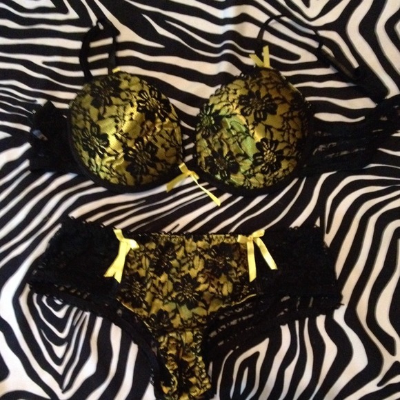 NWOT lingerie black&yellow 34C /M