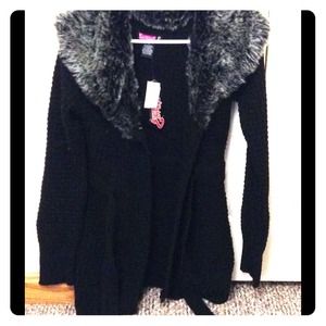 Black sweater with faux fur