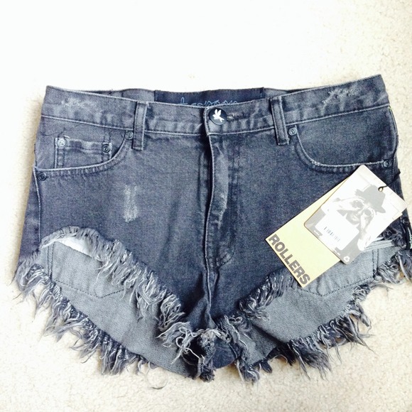 Sold✨One teaspoon roller shorts