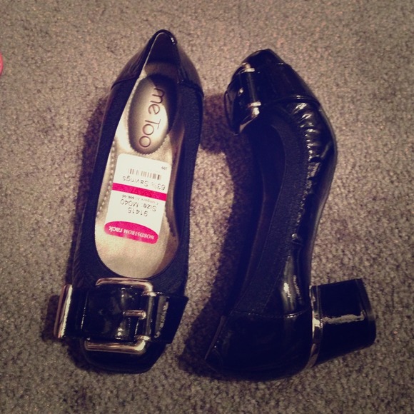 🌟SOLD🌟 NWT Me Too black patent heels in size 4.