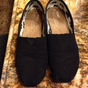 Black TOMS