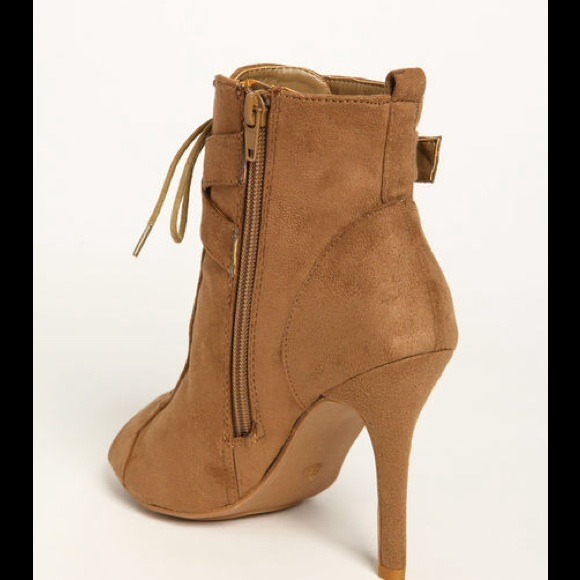 🎀SOLD OUT🎀Gorgeous Boots - Picture 3 of 4