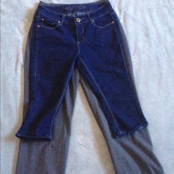 Capris - Picture 3 of 4