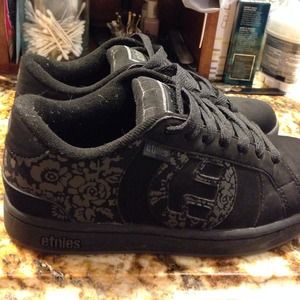 Etnies black floral print
