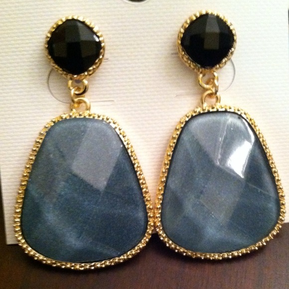 FREE w any accessories purchase. Host pick🎉