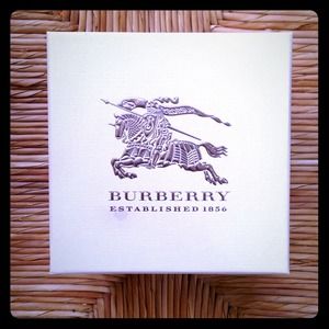 Burberry watch box (ONLY)