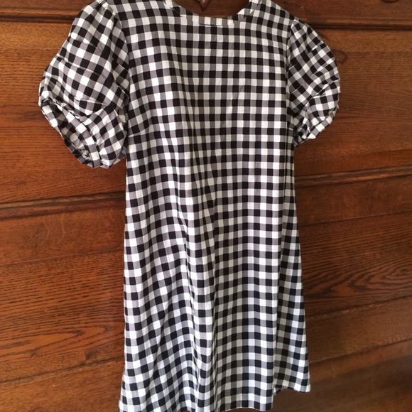 Summer top with back accent