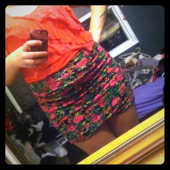 Floral print black skirt