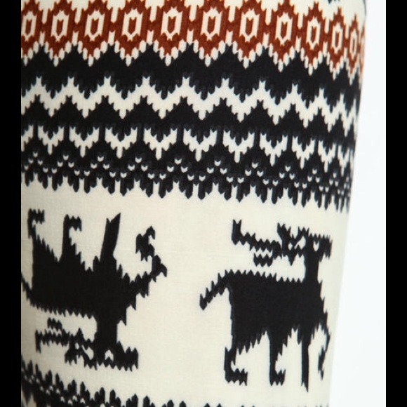 🎀SOLD OUT🎀Reindeer Print Leggings - Picture 2 of 4