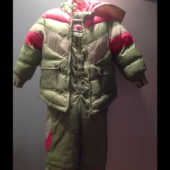SOLD-🚨🚨🚨🚨Little girls snow suite 2 toddler