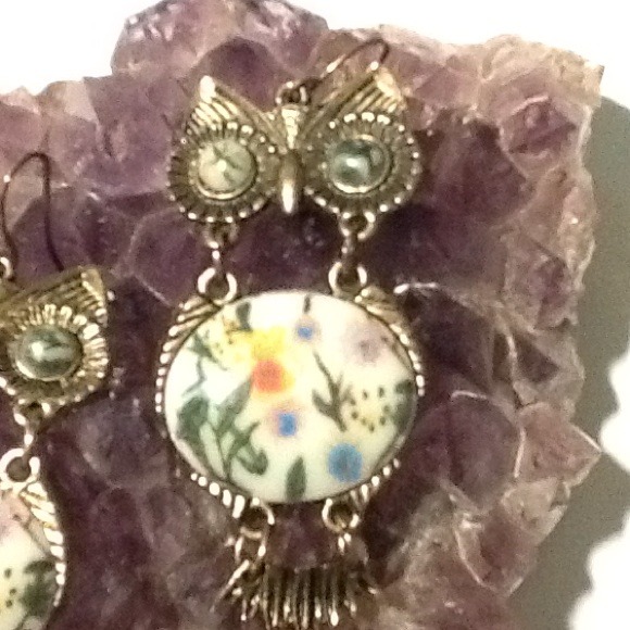 ⛔️SOLD IN. BUNDLE TO Z⛔️BEAUTIFUL VINOwl Earrings - Picture 2 of 3