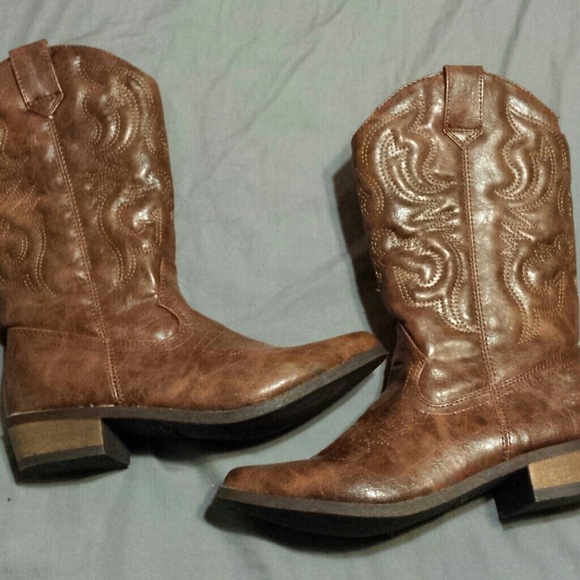 Cherokee brown cowboy boots