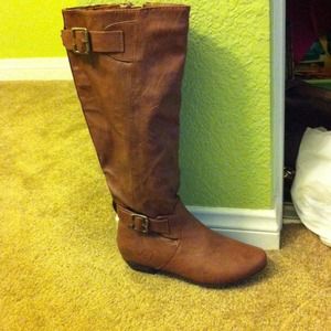 ✨Reserved for Elle✨Brown leather boots+plaid shirt