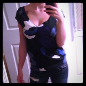 🎉🎊🎈FLASH SALE 20%🎈🎊🎉Dark floral tee