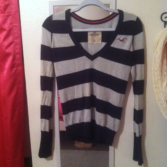 Hollister Vneck sweater