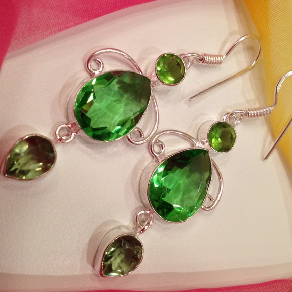 Silver Green created Peridot dangle earrings 💚💚
