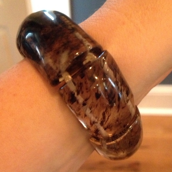Black swirled resin bracelet - Picture 2 of 2