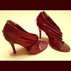 Size 6 Via Neroll party high heels!