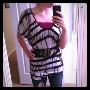 🎉🎊🎈FLASH SALE 20%🎈🎊🎉Deep plunge neck tee