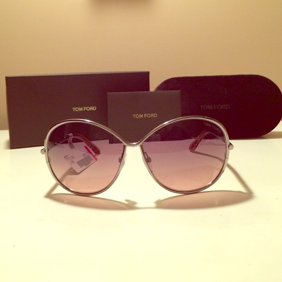 🎉HP🎉 Authentic Tom Ford Iris sunglasses!