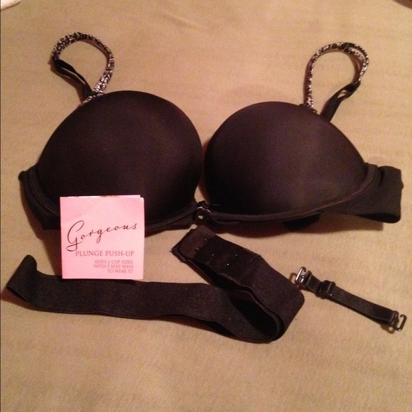 Victoria's Secret Other - Victoria secret 5 way, plunge push up bar